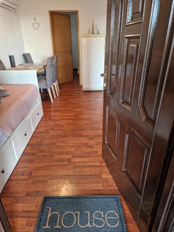Apartment Misic ريتنا المظهر الخارجي الصورة