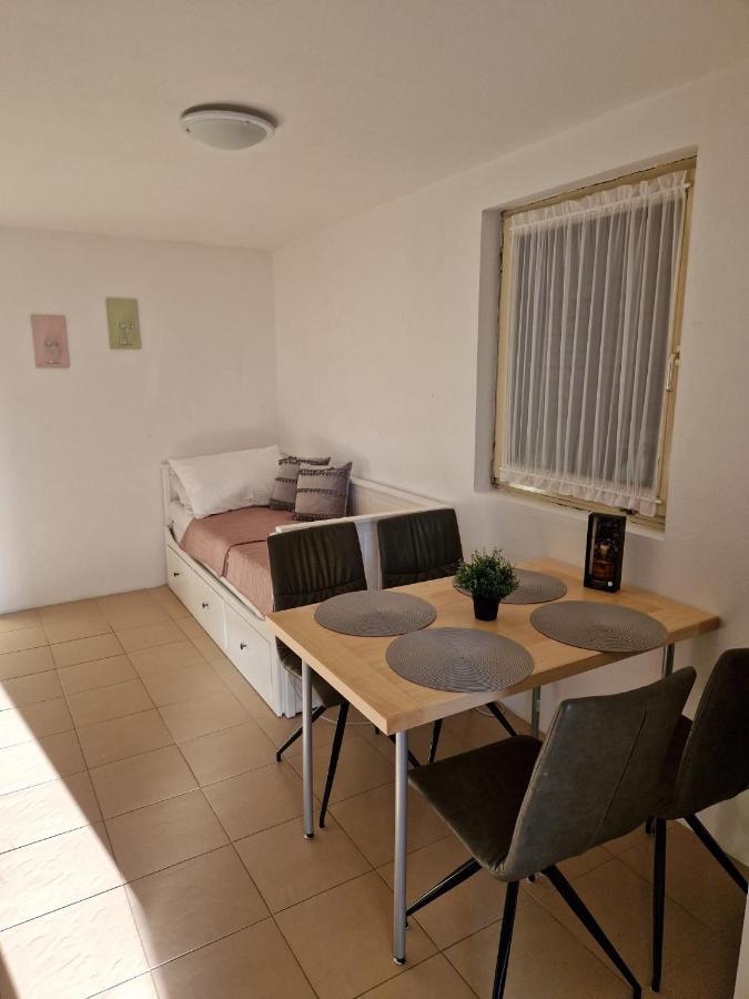Apartment Misic ريتنا المظهر الخارجي الصورة